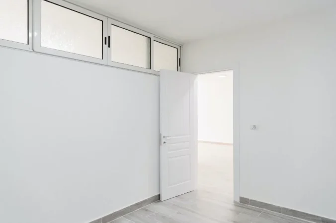 Tirane, jepet me qera zyre Kati 1, 115 m² 1.200 € (BLLOK)
