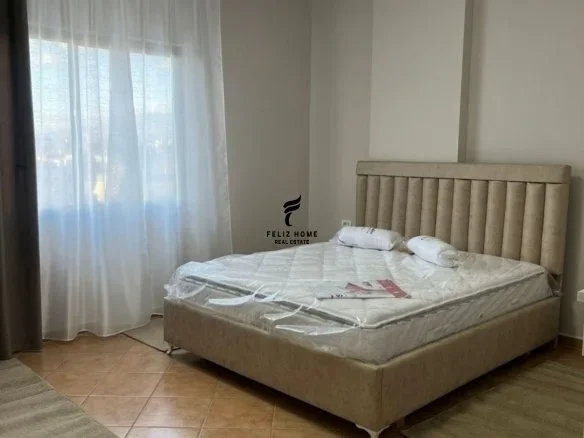 Tirane, jepet me qera apartament 1+1+Ballkon Kati 4, 75 m² 500 € (JORDAN MISJA)