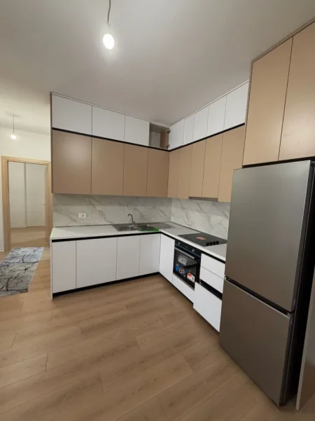 Tirane, jepet me qera apartament 2+1 Kati 3, 105 m² 650 € (Rruga shyqyri berxolli)