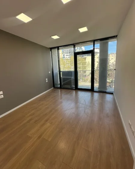 Tirane, jepet me qera zyre , 67 m² 1.100 € 