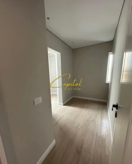 Tirane, jepet me qera zyre Kati 3, 105 m² 850 € (DON BOSKO)