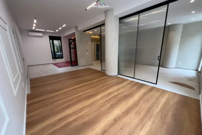 Shqiperi, jepet me qera ambjent biznesi Kati 1, 180 m² 2.500 € (vaso pasha)
