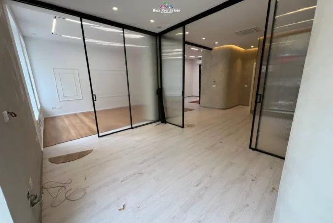 Shqiperi, jepet me qera ambjent biznesi Kati 1, 180 m² 2.500 € (vaso pasha)