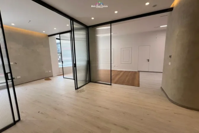 Shqiperi, jepet me qera ambjent biznesi Kati 1, 180 m² 2.500 € (vaso pasha)