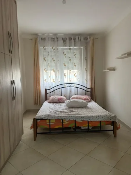 Tirane, jepet me qera apartament 1+1 Kati 4, 70 m² 450 € (astir)