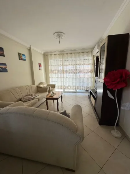 Tirane, jepet me qera apartament 1+1 Kati 4, 70 m² 450 € (astir)