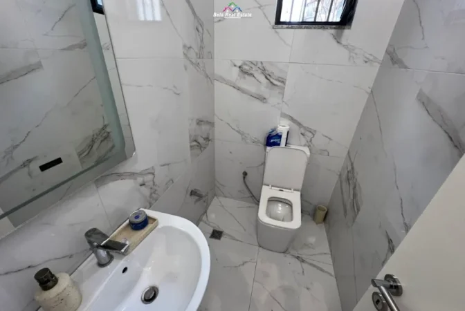 Tirane, jepet me qera dyqan Kati 1, 180 m² 2.500 € (Rruga Vaso Pasha)