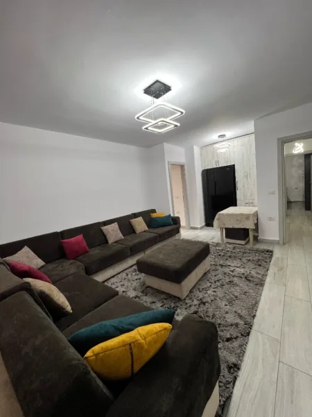 Tirane, jepet me qera apartament 2+1 Kati 3, 90 m² 800 € (rruga e elbasanit)