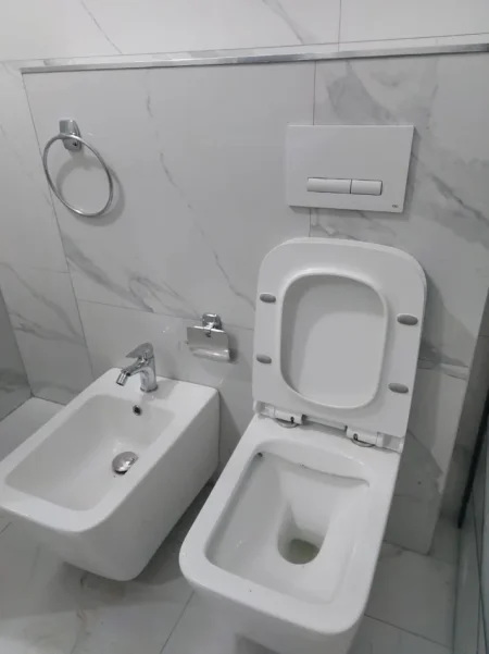 Tirane, jepet me qera apartament 1+1 Kati 5, 60 m² 480 € (Ali Dem prane Credin Bank)