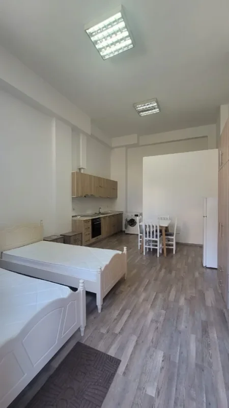 Tirane, jepet me qera garsonier Kati 1, 40 m² 470 € (rruga bardhyl)