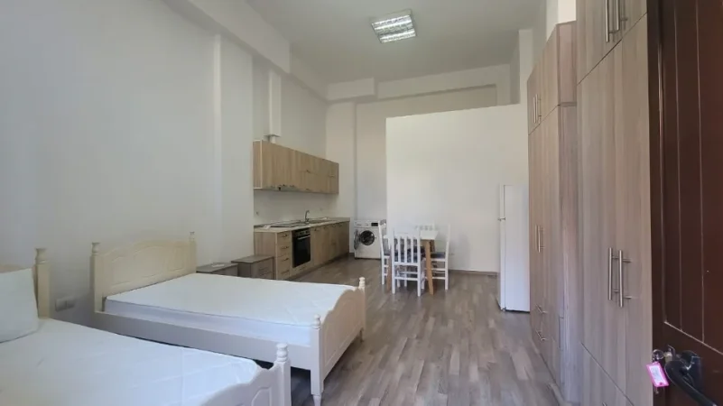 Tirane, jepet me qera garsonier Kati 1, 40 m² 470 € (rruga bardhyl)