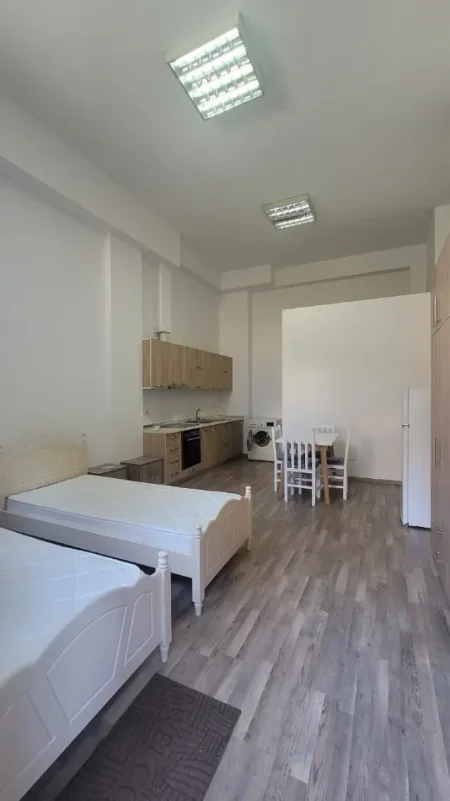 Tirane, jepet me qera garsonier Kati 1, 40 m² 470 € (rruga bardhyl)