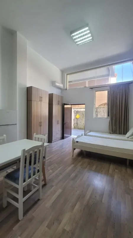 Tirane, jepet me qera garsonier Kati 1, 40 m² 470 € (rruga bardhyl)