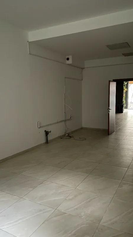 Tirane, jepet me qera ambjent biznesi Kati 0, 237 m² 1.300 € 