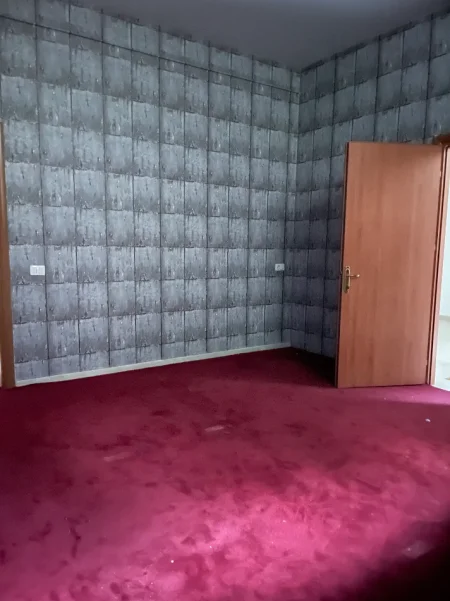 Tirane, jepet me qera ambjent biznesi Kati 0, 237 m² 1.300 € 