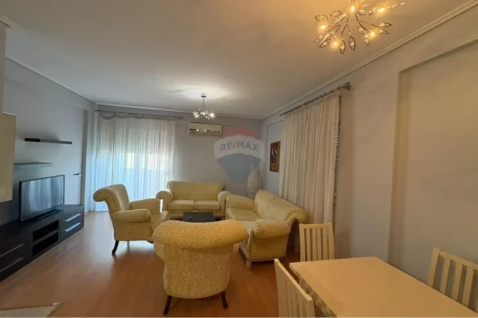Tirane, jepet me qera apartament 2+1+Ballkon , 99 m² 600 € (Koder dielli 1)