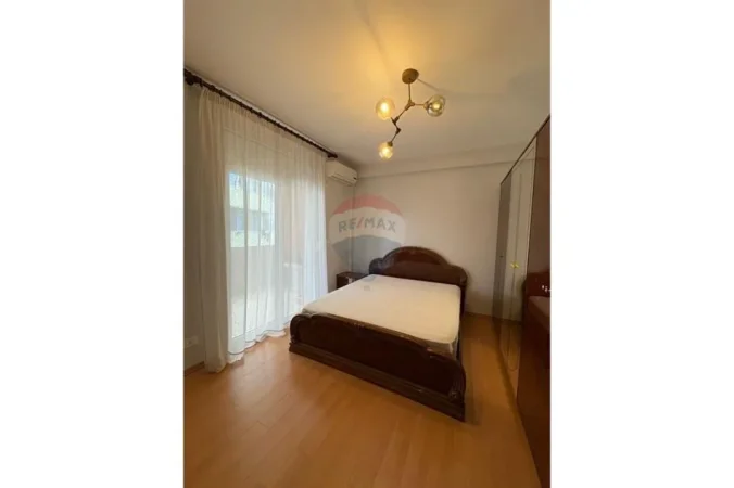 Tirane, jepet me qera apartament 2+1+Ballkon , 99 m² 600 € (Koder dielli 1)