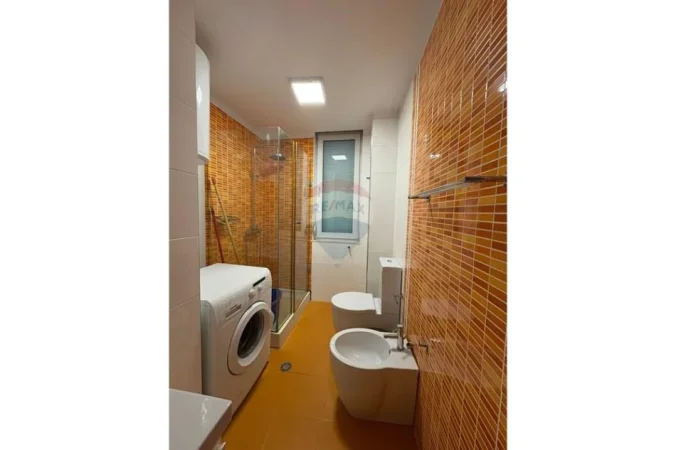 Tirane, jepet me qera apartament 2+1+Ballkon , 99 m² 600 € (Koder dielli 1)