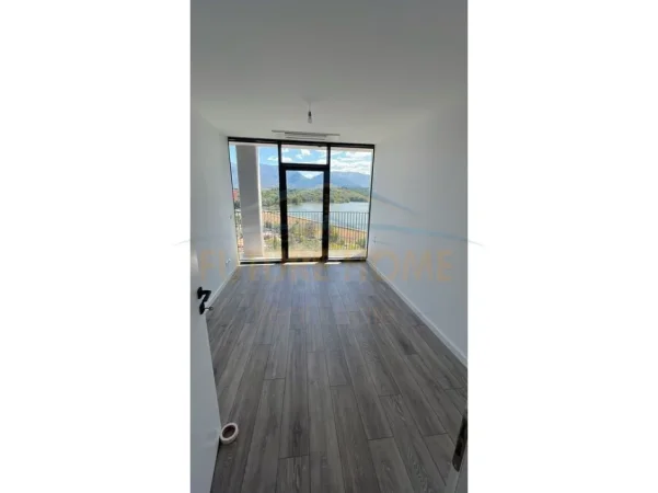 Tirane, jepet me qera ambjent biznesi Kati 9, 125 m² 1.500 € (LAKE VIEW RESIDENCE , Liqeni)