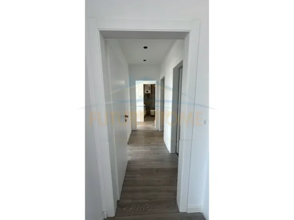 Tirane, jepet me qera ambjent biznesi Kati 9, 125 m² 1.500 € (LAKE VIEW RESIDENCE , Liqeni)