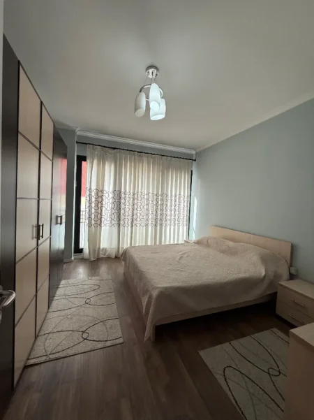 Tirane, jepet me qera apartament 3+1+Ballkon , 150 m² 1.800 € (Qender, Rruga e Kavajes)