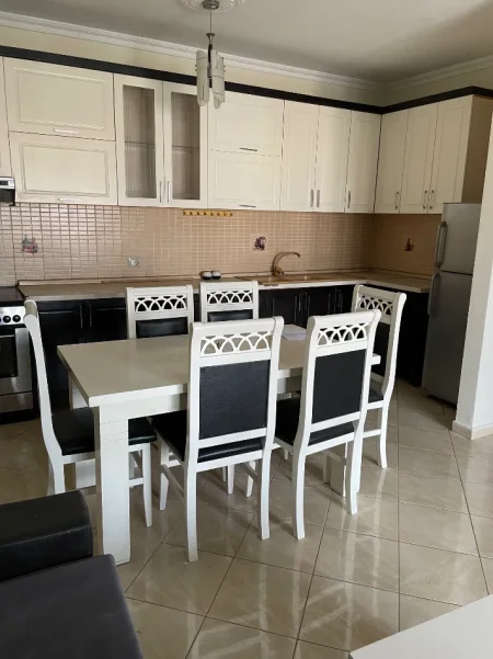 Tirane, jepet me qera apartament 2+1+Ballkon Kati 5, 500 € 