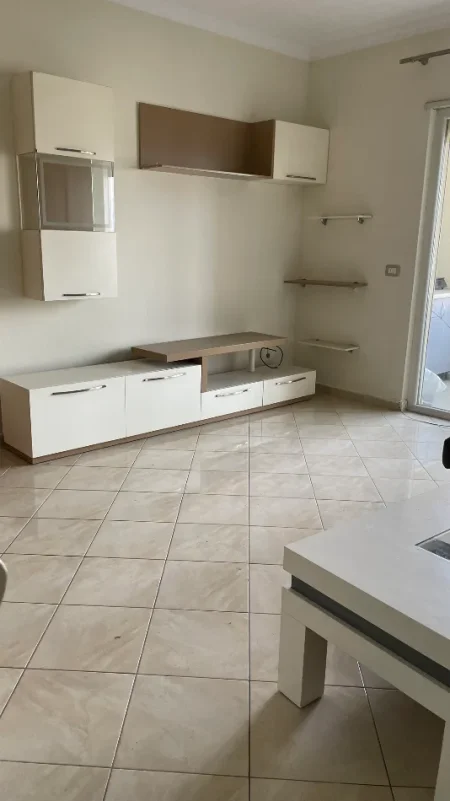Tirane, jepet me qera apartament 2+1+Ballkon Kati 5, 500 € 