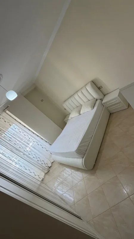 Tirane, jepet me qera apartament 2+1+Ballkon Kati 5, 500 € 