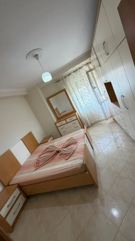 Tirane, jepet me qera apartament 2+1+Ballkon Kati 5, 500 € 