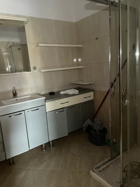 Tirane, jepet me qera apartament 2+1+Ballkon Kati 5, 500 € 