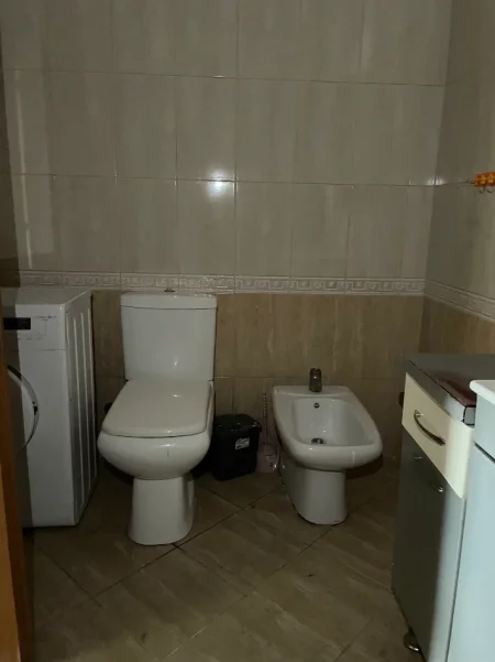 Tirane, jepet me qera apartament 2+1+Ballkon Kati 5, 500 € 
