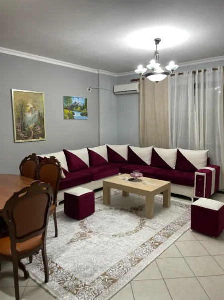 Tirane, jepet me qera apartament 2+1+Ballkon Kati 4, 650 € 
