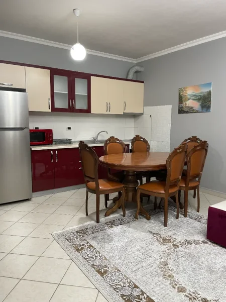 Tirane, jepet me qera apartament 2+1+Ballkon Kati 4, 650 € 