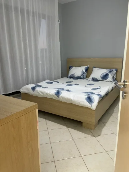 Tirane, jepet me qera apartament 2+1+Ballkon Kati 4, 650 € 