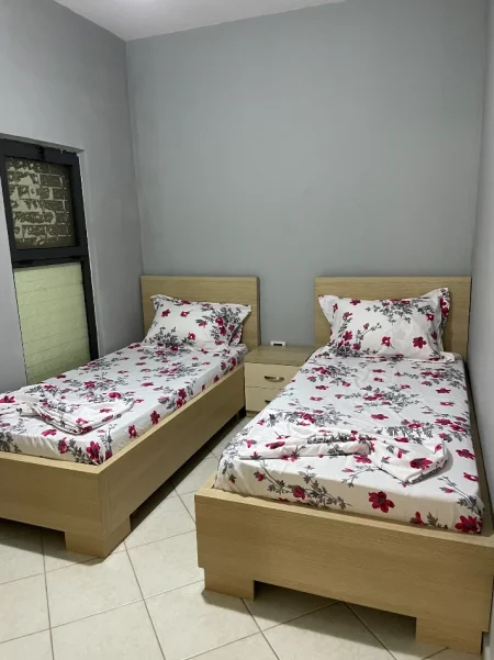 Tirane, jepet me qera apartament 2+1+Ballkon Kati 4, 650 € 