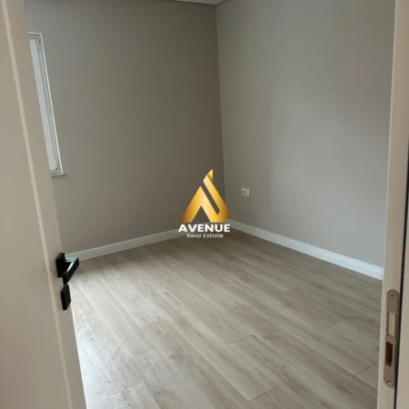 Tirane, jepet me qera apartament 2+1 Kati 3, 105 m² 850 € 