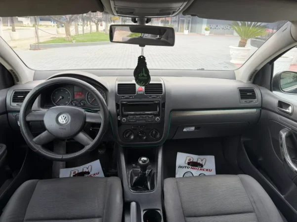 Fier, shes makine VW GOLF 5-1.9 DIESEL TDI-MANUAL-LETRAT PAGUARA -069 44 00 305 Nafte, blu e errët manuale Kondicioner 295.000 km 2.600 €