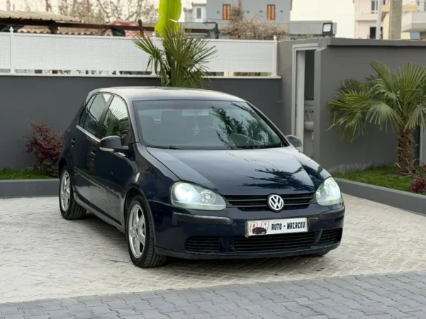 Fier, shes makine VW GOLF 5-1.9 DIESEL TDI-MANUAL-LETRAT PAGUARA -069 44 00 305 Nafte, blu e errët manuale Kondicioner 295.000 km 2.600 €
