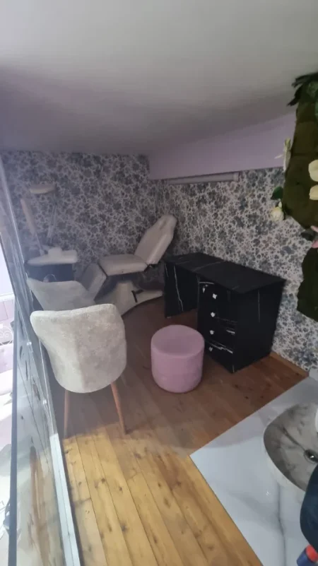 Jepet me Qira Ambient Biznesi 35 m² duplex,  500 € ne Astir