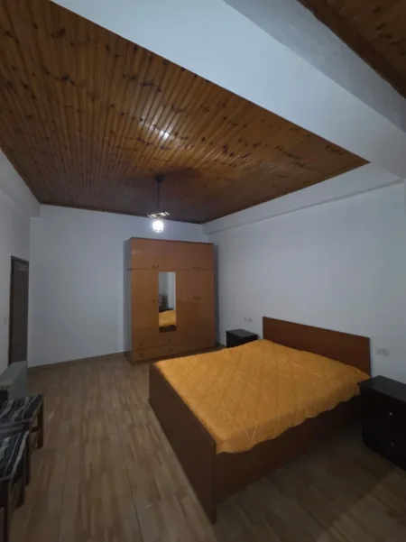 Tirane, jepet me qera apartament 1+1 Kati 3, 75 m² 400 € (Varri i Bamit)