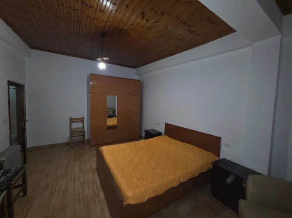 Tirane, jepet me qera apartament 1+1 Kati 3, 75 m² 400 € (Varri i Bamit)
