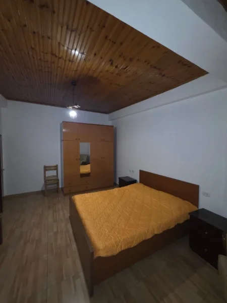 Tirane, jepet me qera apartament 1+1 Kati 3, 75 m² 400 € (Varri i Bamit)
