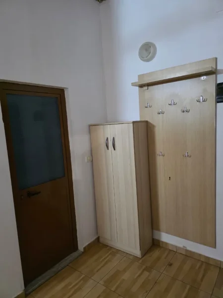 Tirane, jepet me qera apartament 1+1 Kati 3, 75 m² 400 € (Varri i Bamit)