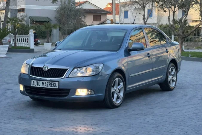 Fier, shes makine SKODA OCTAVIA-1.6 DIESEL TDI-2011-AUTOMATIK Nafte, blu automatik Klima 250.000 km 5.500 €