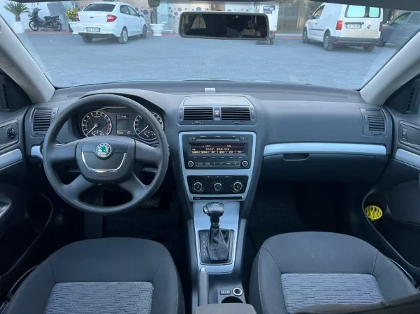 Fier, shes makine SKODA OCTAVIA-1.6 DIESEL TDI-2011-AUTOMATIK Nafte, blu automatik Klima 250.000 km 5.500 €