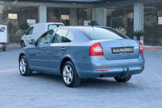 Fier, shes makine SKODA OCTAVIA-1.6 DIESEL TDI-2011-AUTOMATIK Nafte, blu automatik Klima 250.000 km 5.500 €