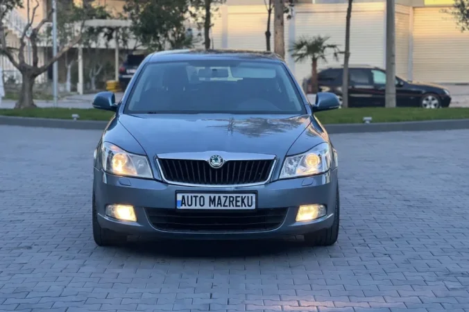 Fier, shes makine SKODA OCTAVIA-1.6 DIESEL TDI-2011-AUTOMATIK Nafte, blu automatik Klima 250.000 km 5.500 €