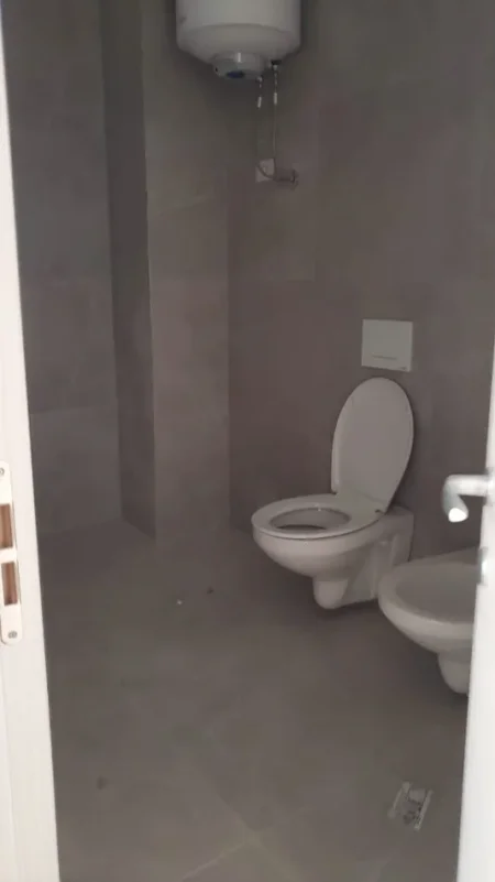 Tirane, shitet apartament 1+1+Ballkon Kati 4, 83 m² 135.000 € (Dritan Hoxha)Kompleksi E-88