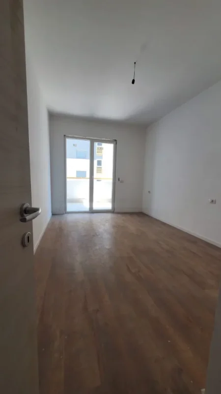 Tirane, shitet apartament 1+1+Ballkon Kati 4, 83 m² 135.000 € (Dritan Hoxha)Kompleksi E-88