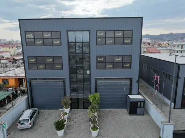 Durres, jepet me qera magazine Kati 0, 1.621 m² 3.500 € (Shkozet)